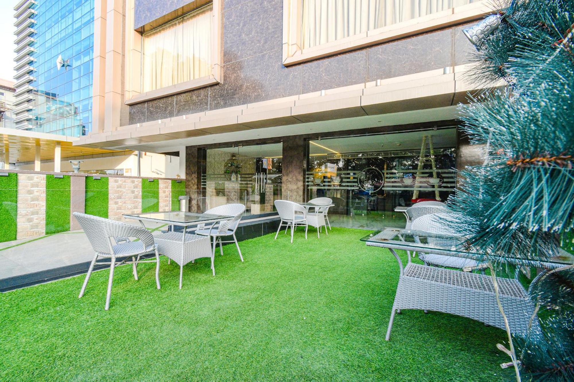 Treebo Premium Seven Lake View Hyderabad Exterior photo