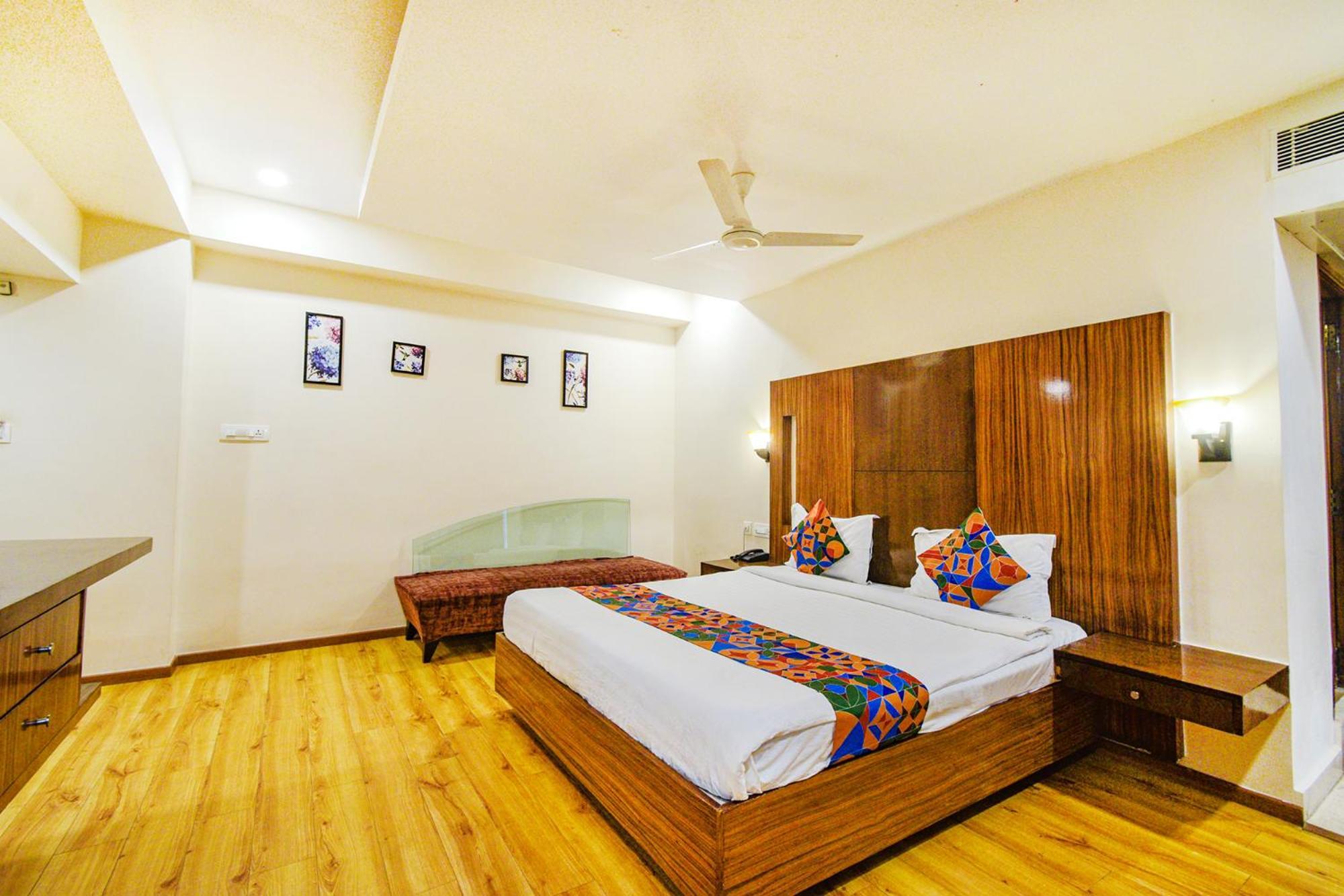 Treebo Premium Seven Lake View Hyderabad Exterior photo