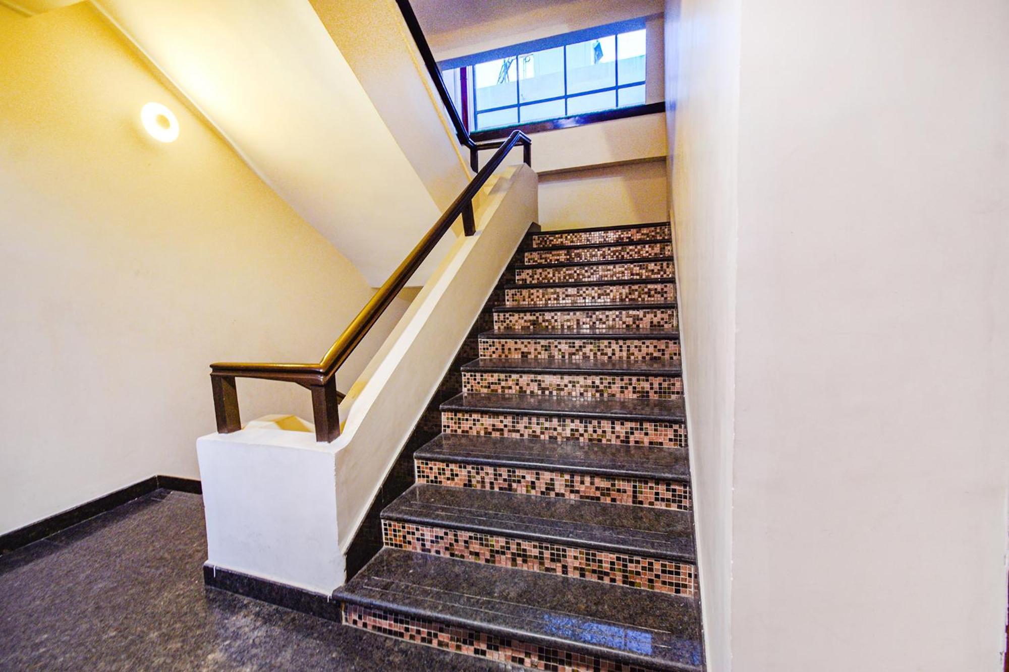 Treebo Premium Seven Lake View Hyderabad Exterior photo