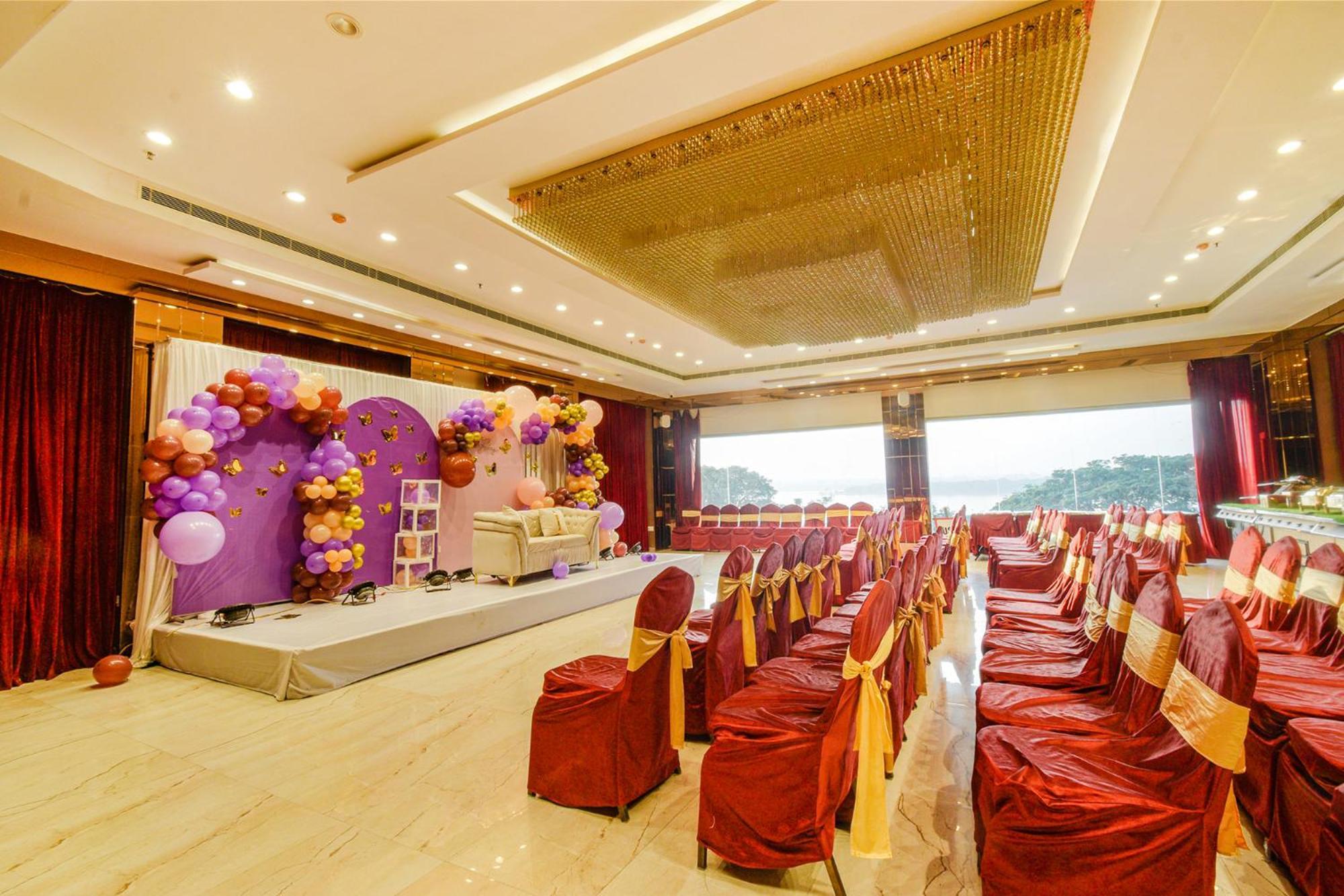 Treebo Premium Seven Lake View Hyderabad Exterior photo