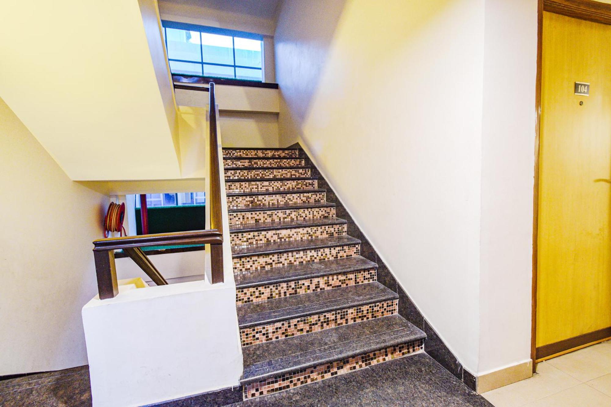 Treebo Premium Seven Lake View Hyderabad Exterior photo
