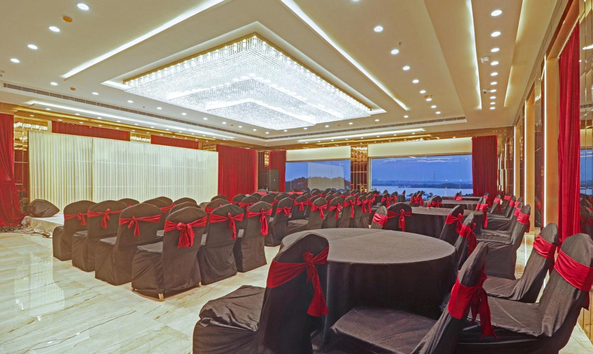 Treebo Premium Seven Lake View Hyderabad Exterior photo