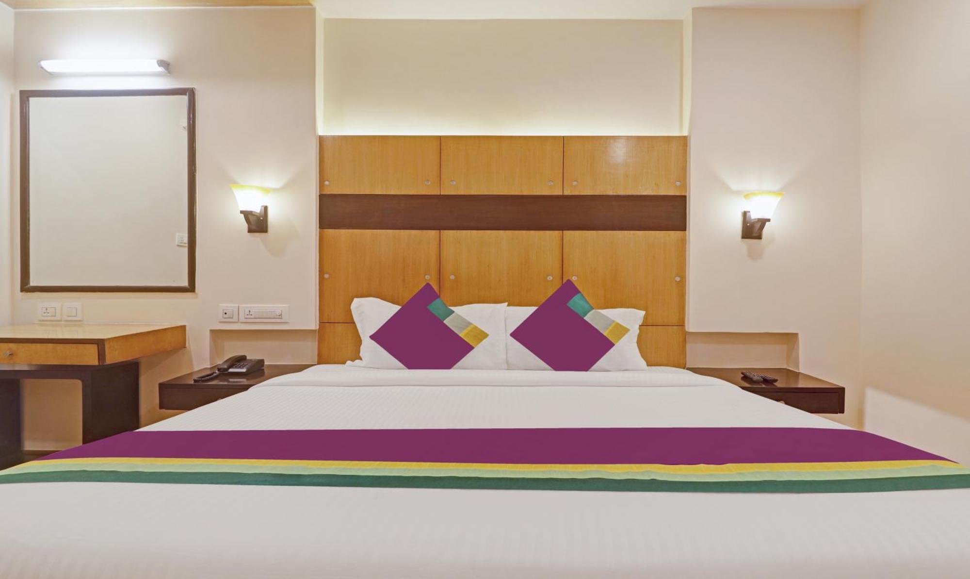 Treebo Premium Seven Lake View Hyderabad Exterior photo