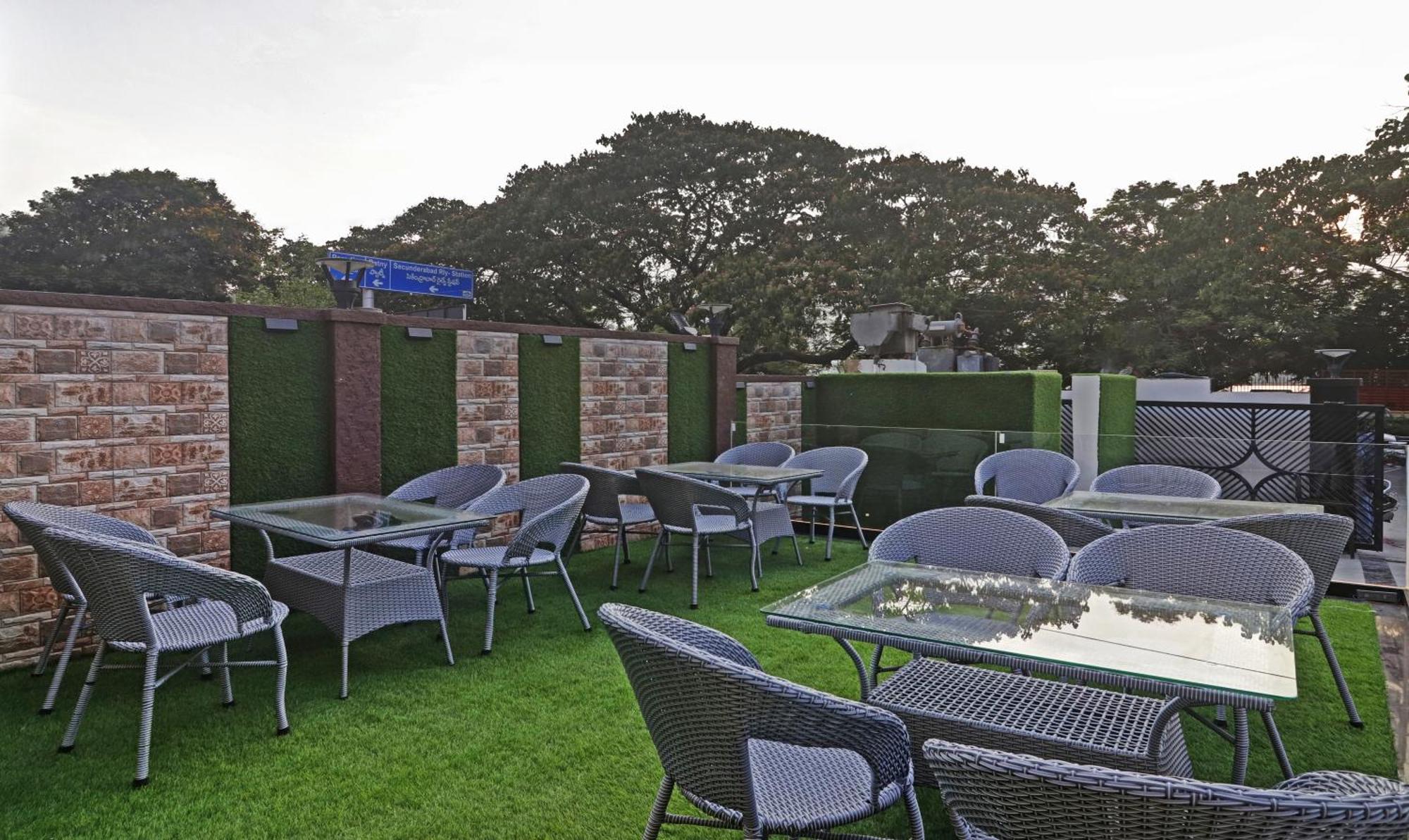 Treebo Premium Seven Lake View Hyderabad Exterior photo