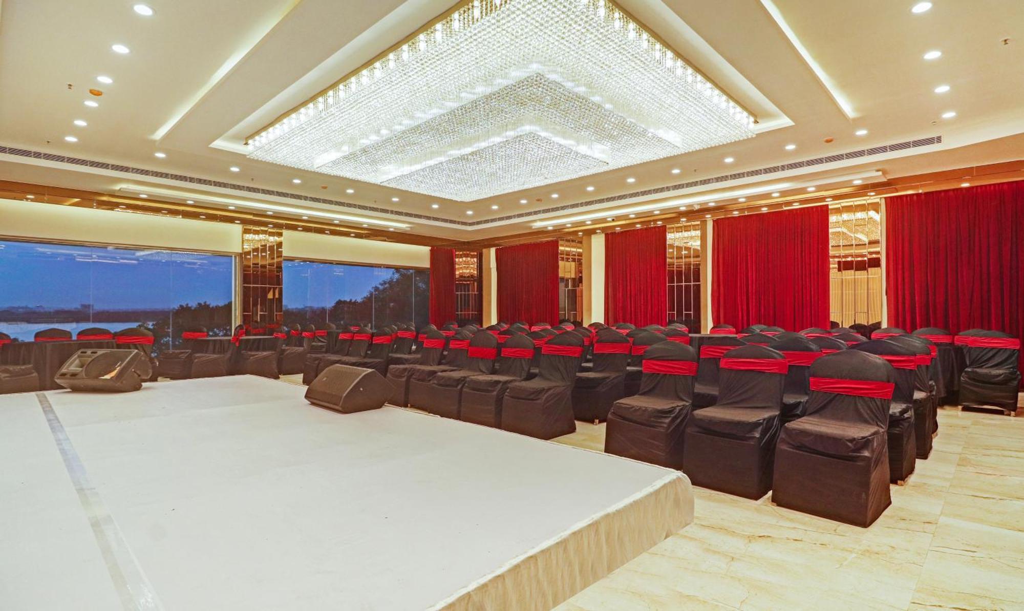 Treebo Premium Seven Lake View Hyderabad Exterior photo