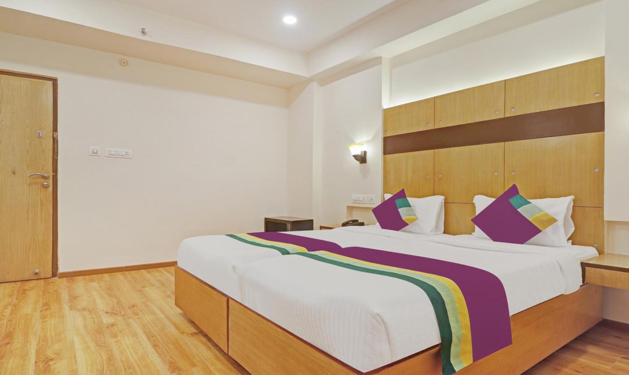 Treebo Premium Seven Lake View Hyderabad Exterior photo