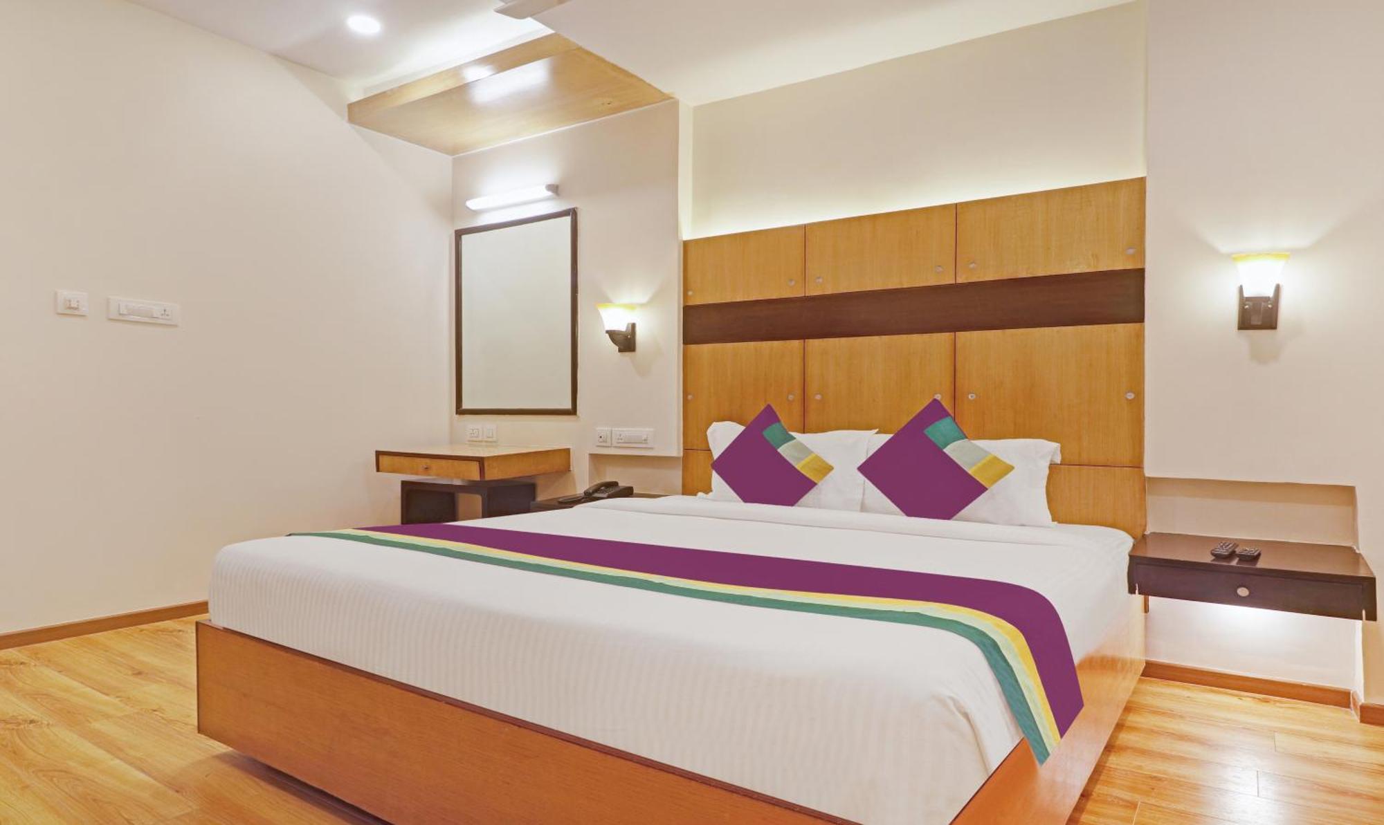 Treebo Premium Seven Lake View Hyderabad Exterior photo