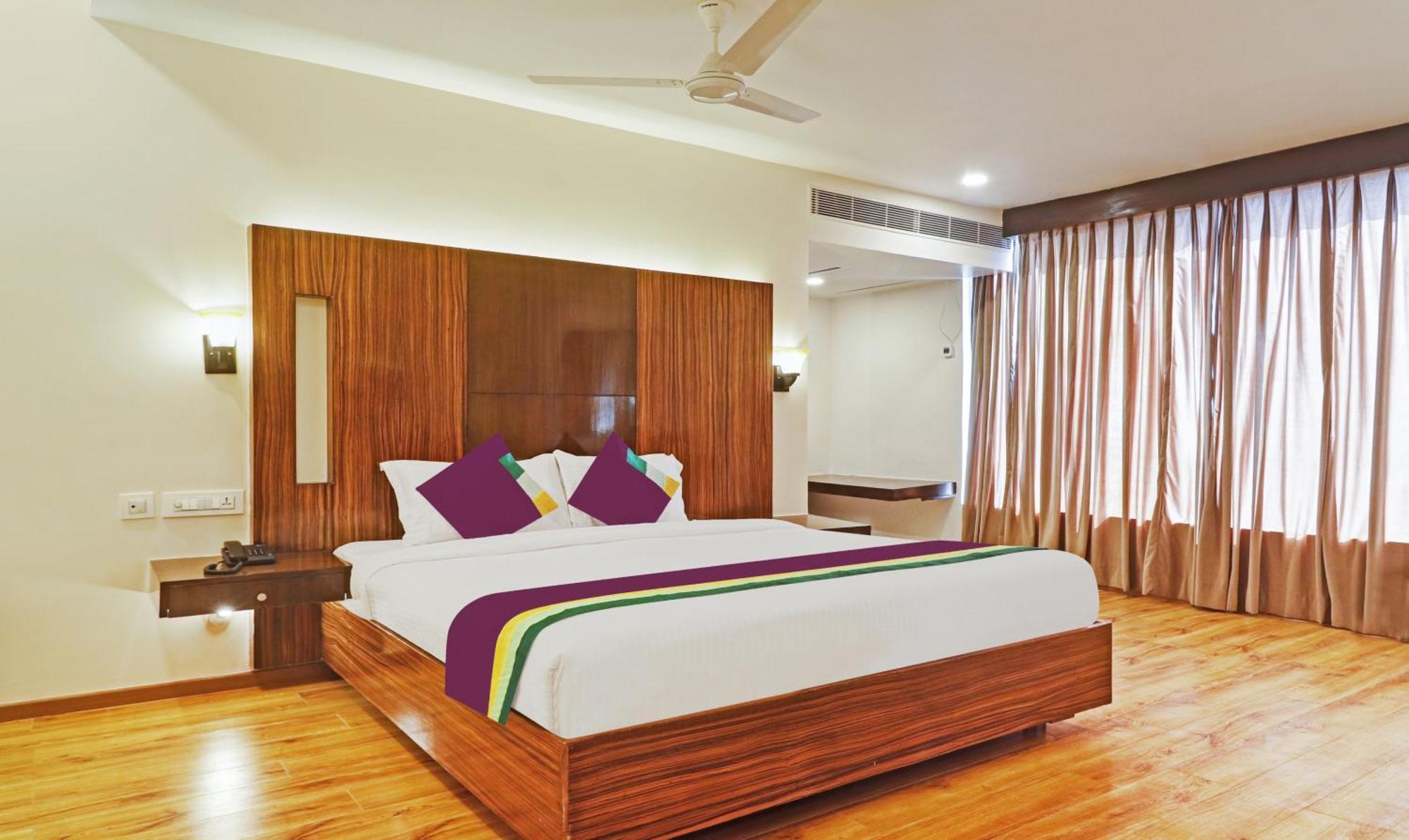 Treebo Premium Seven Lake View Hyderabad Exterior photo