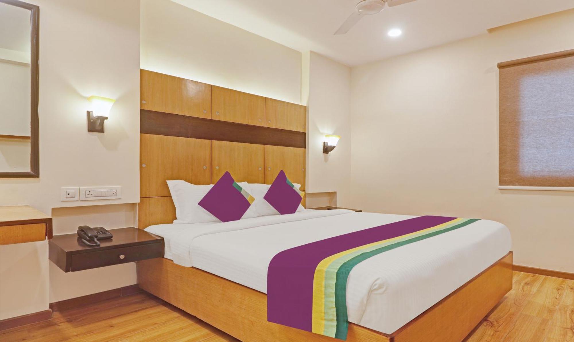 Treebo Premium Seven Lake View Hyderabad Exterior photo