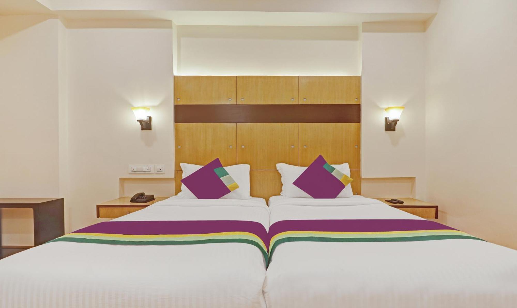 Treebo Premium Seven Lake View Hyderabad Exterior photo