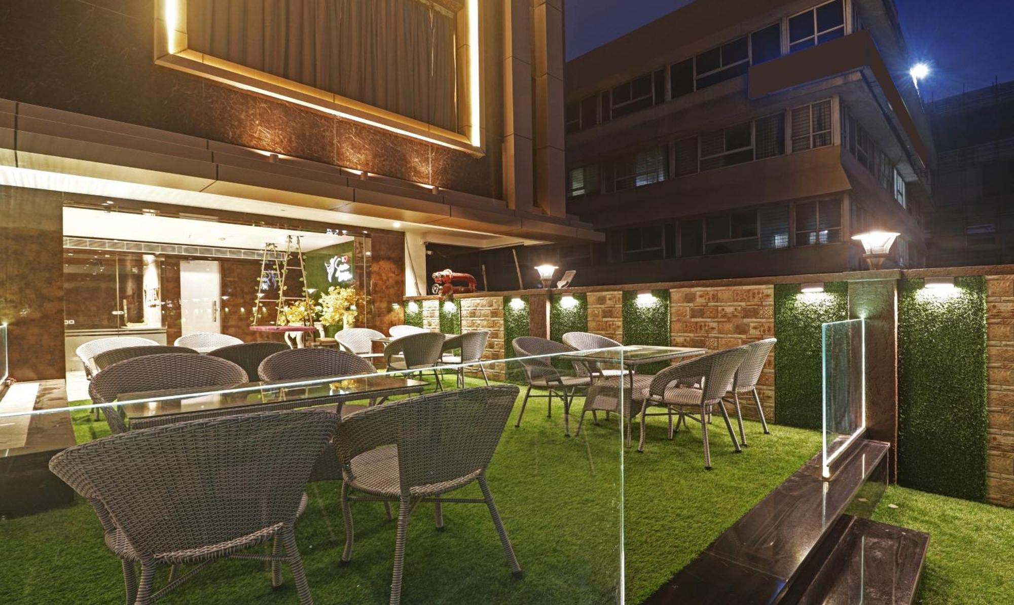 Treebo Premium Seven Lake View Hyderabad Exterior photo